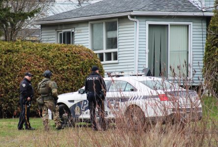 Barricaded man surrenders peacefully in Sherbrooke