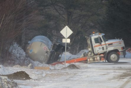 Tanker carrying  dangerous chemical  takes the ditch in  East-Bolton