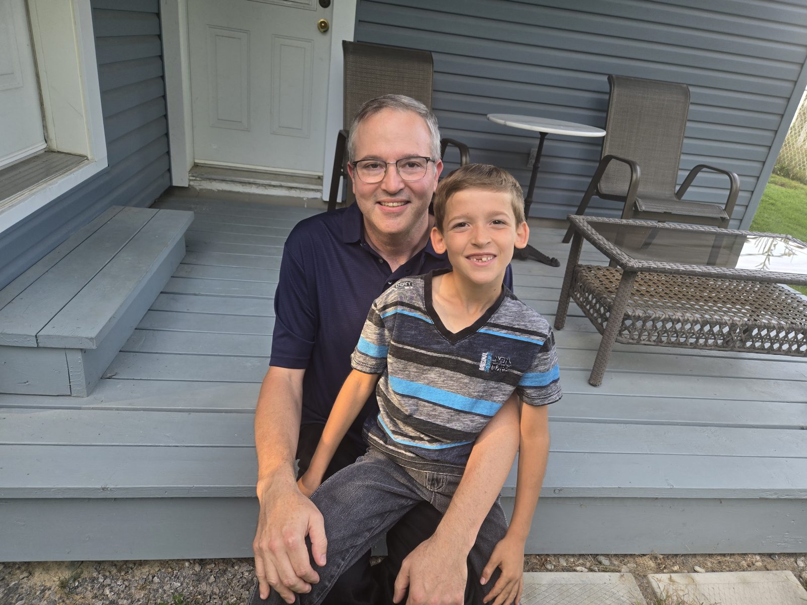 Eight-year-old calls 911 to rescue dad