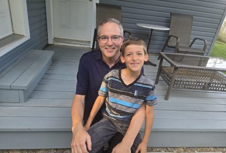 Eight-year-old calls 911 to rescue dad